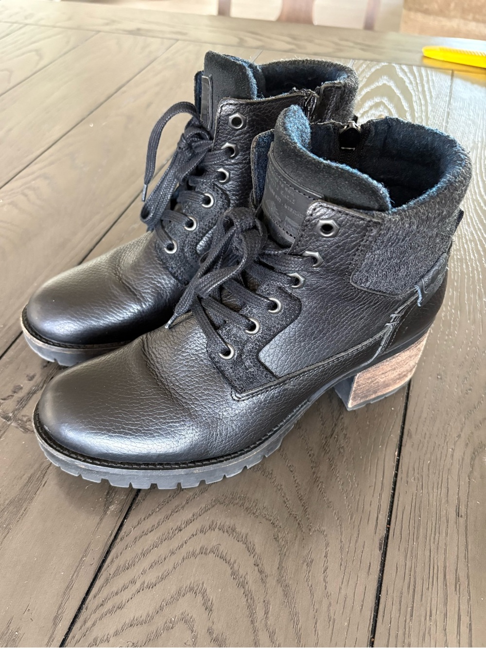 Black Bullboxer Boots Size US Women 9M